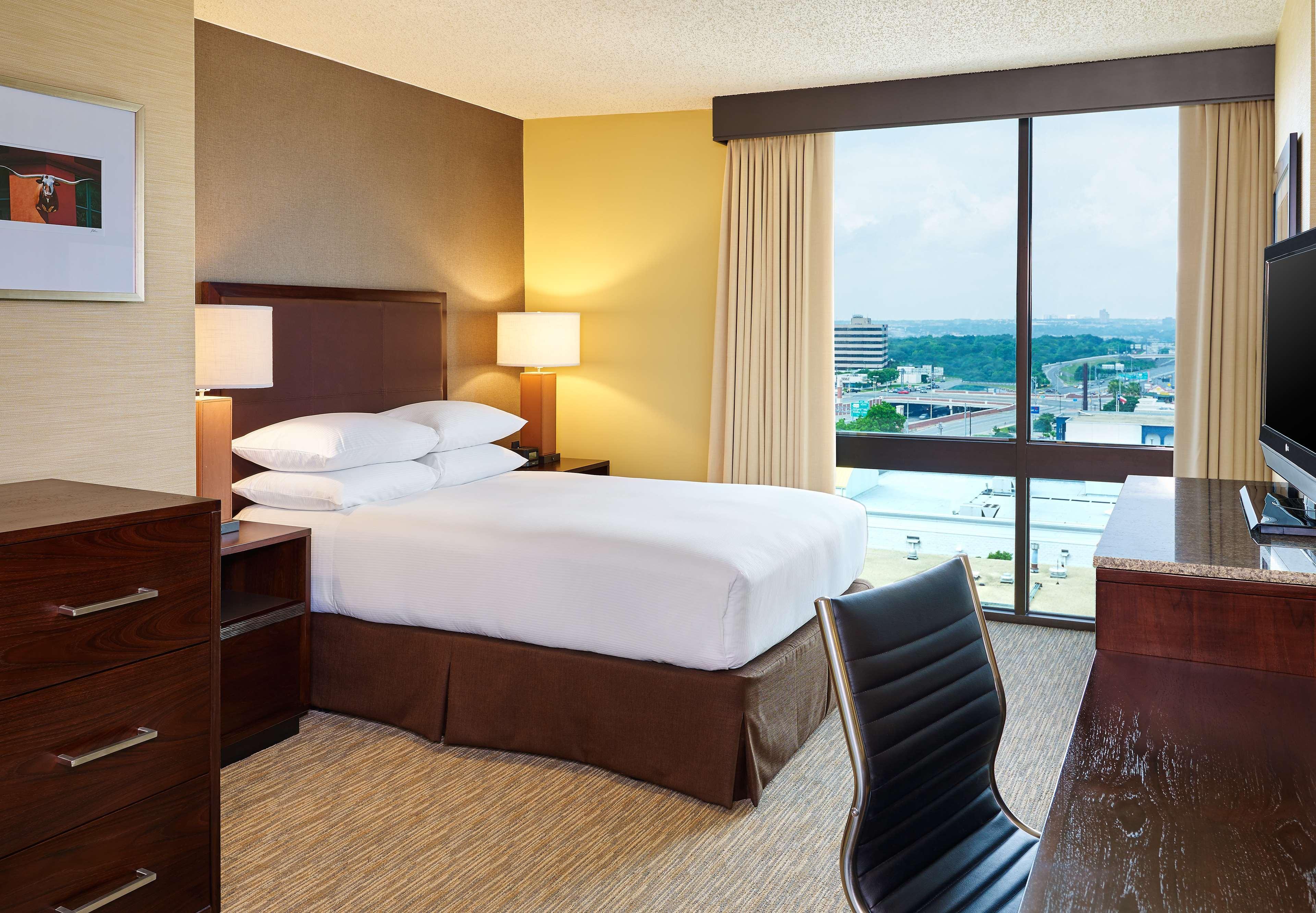 Doubletree By Hilton San Antonio Airport Hotel Екстериор снимка