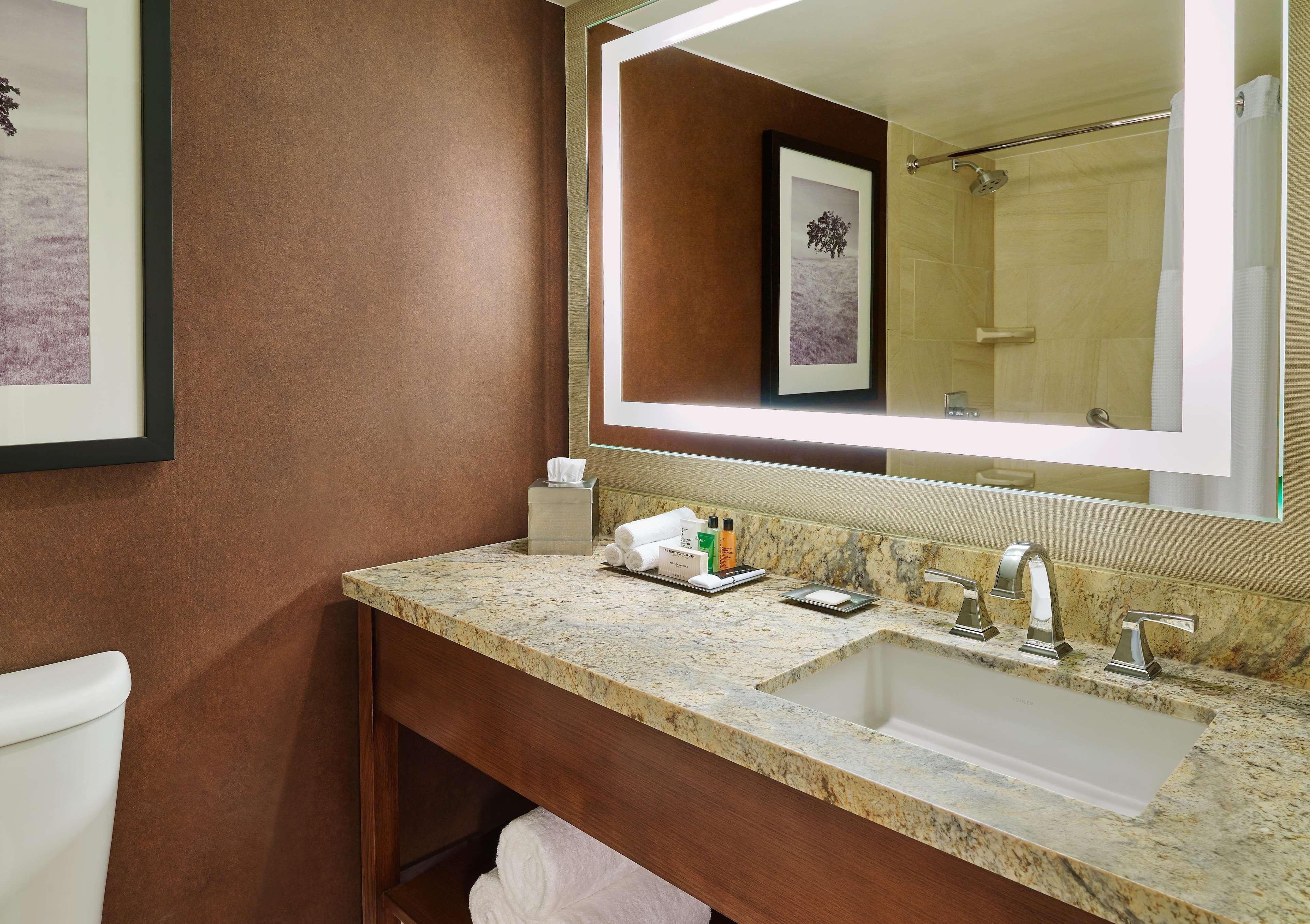 Doubletree By Hilton San Antonio Airport Hotel Екстериор снимка