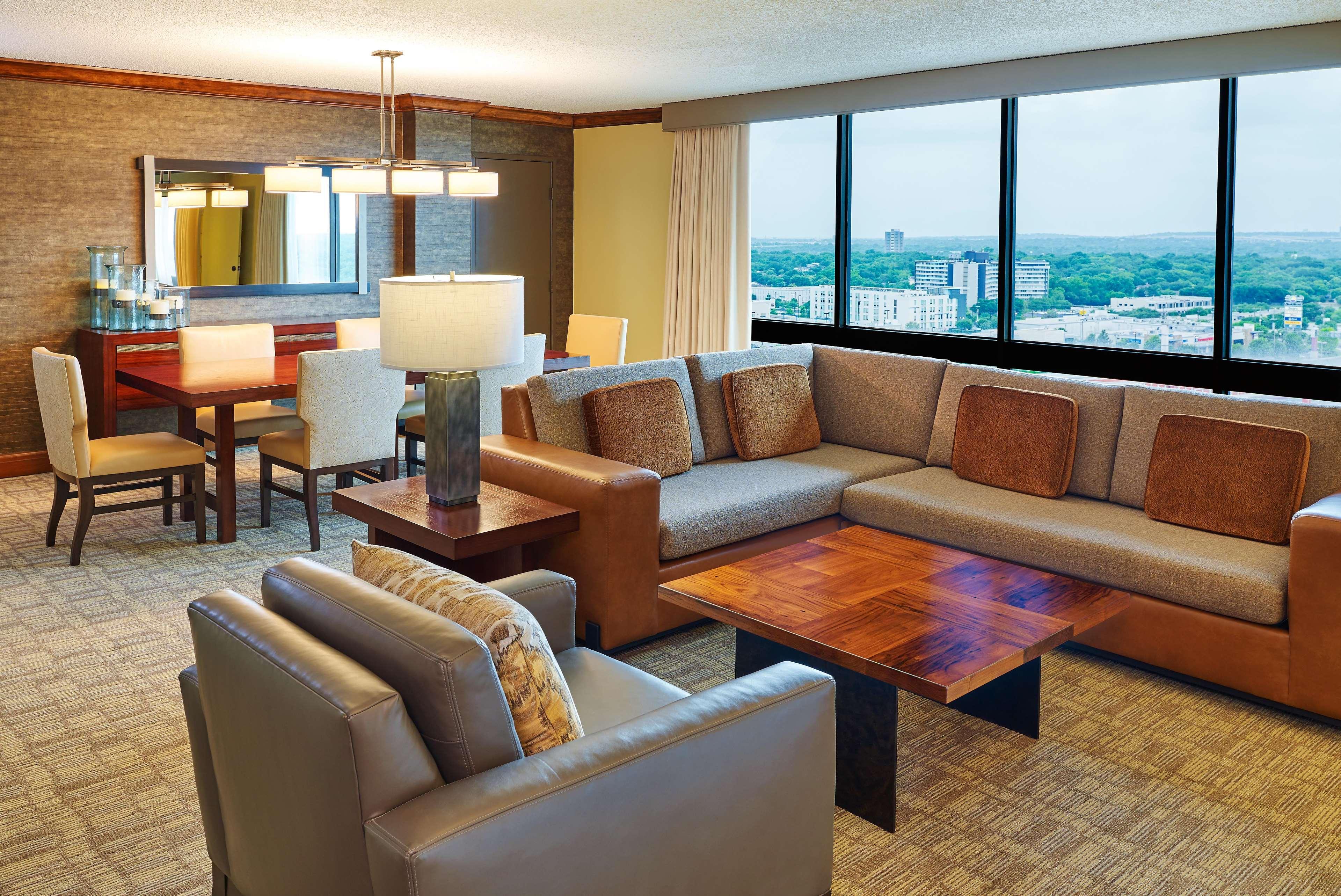 Doubletree By Hilton San Antonio Airport Hotel Екстериор снимка