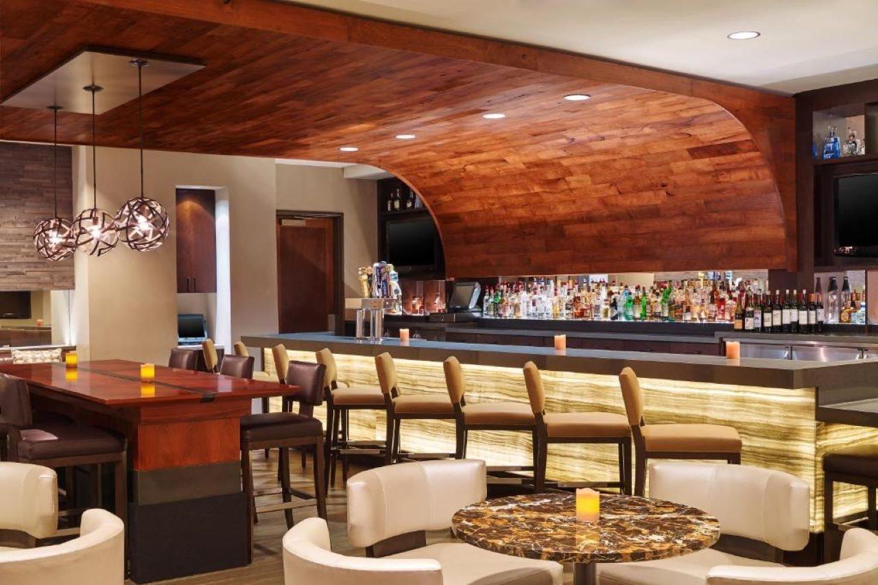 Doubletree By Hilton San Antonio Airport Hotel Екстериор снимка