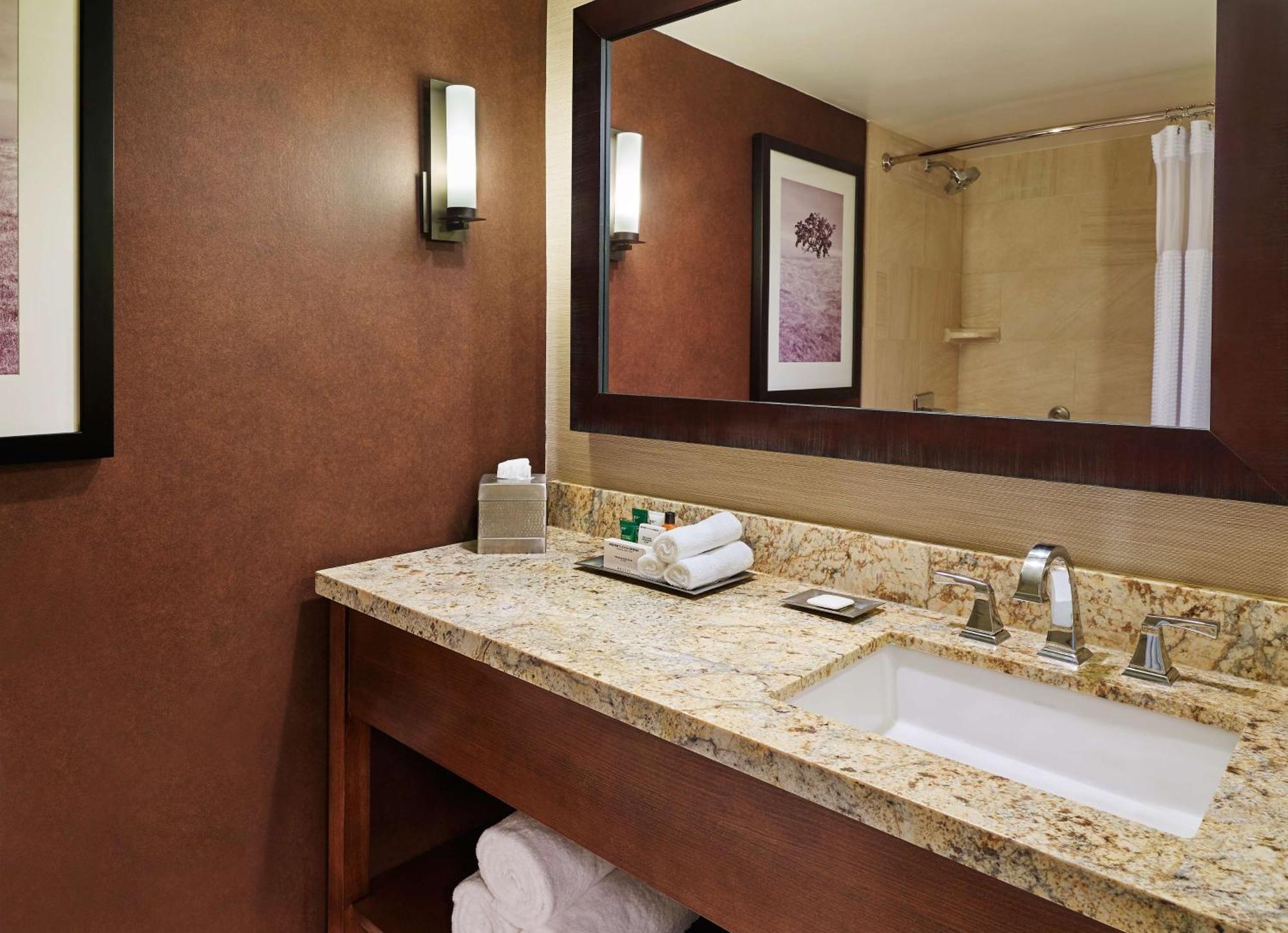 Doubletree By Hilton San Antonio Airport Hotel Екстериор снимка